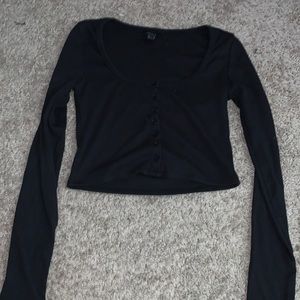Long sleeve crop top, with buttons